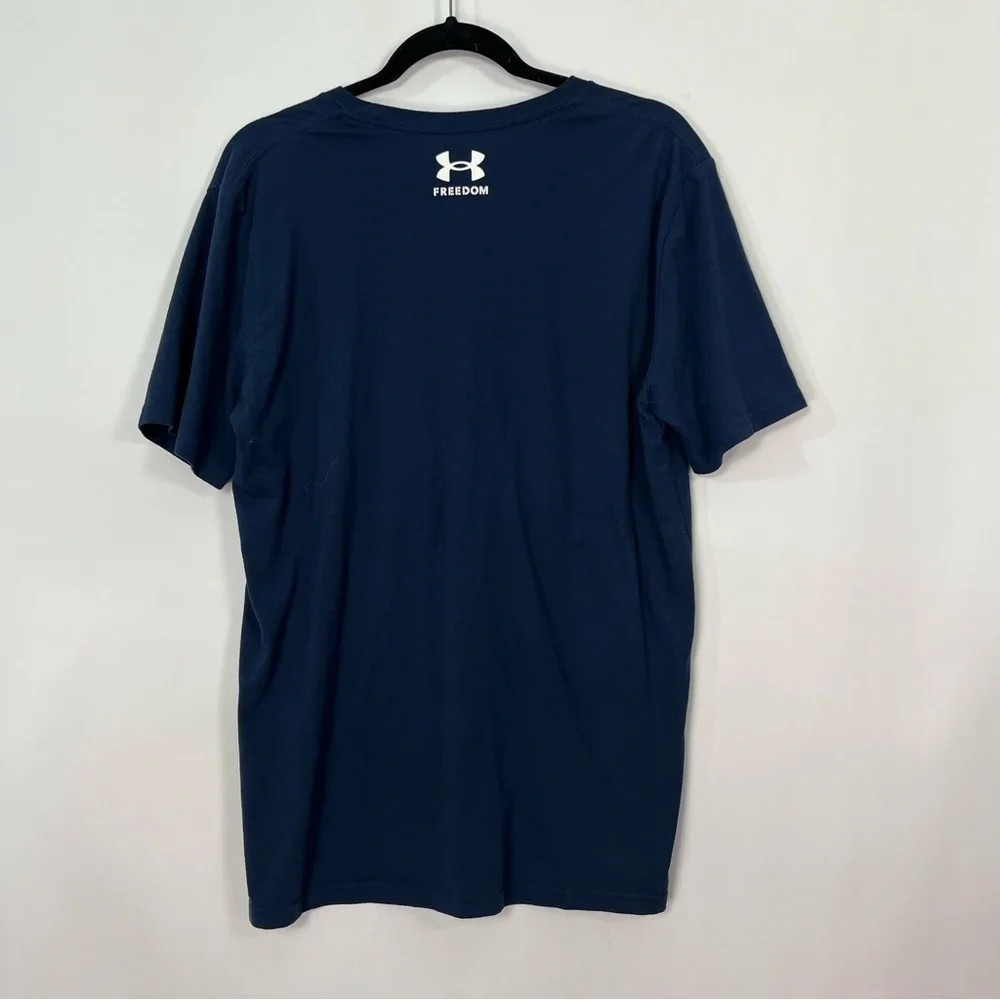 Men’s Under Armour Navy Blue Red White Logo Shirt size Large